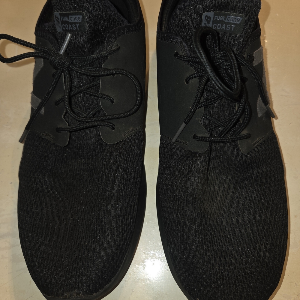 New Balance Men's Black Sneakers
